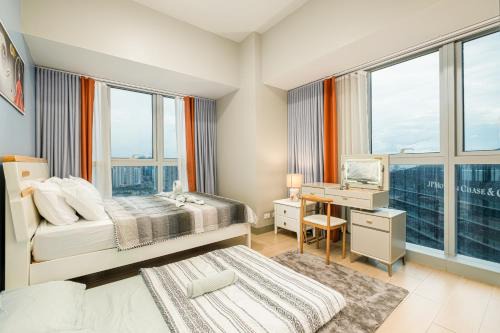 Bonifacio Global City Apartment | BGC 2BR Uptown Parksuites with balcony and bathtub