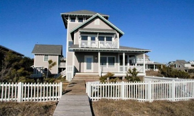 Flora's Bluff House | BHI Dalwhinnie Cottage Oceanfront 1st Row South Beach-Killegray Ridge