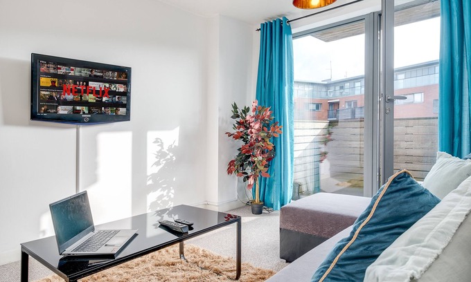 The Westside Apartment | *BHX*CONTRACTOR*LONG STAY*Parking-Netflix-Balcony*