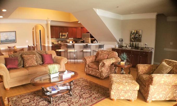 Huddleston Resort | Bi-Level Penthouse 3bedroom Top Floor Mariners Landing w/Amenities