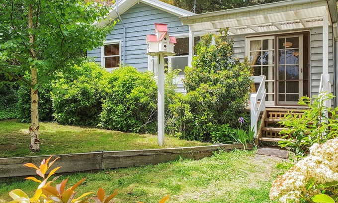 Daylesford Cottage | BIDWELL COTTAGE, a charming hideaway close to Lake Daylesford