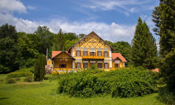 Almamellek Bed & Breakfast | Biedermann Vadászkastély Sasrét
