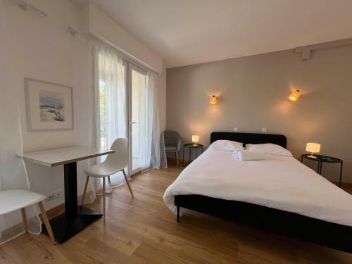 Cazaubon Apartment | Bienvenue à L'Oustalet Studio 1