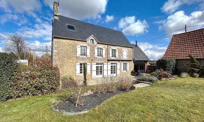 Jullouville House | Bienvenue au Gîte Cassa
