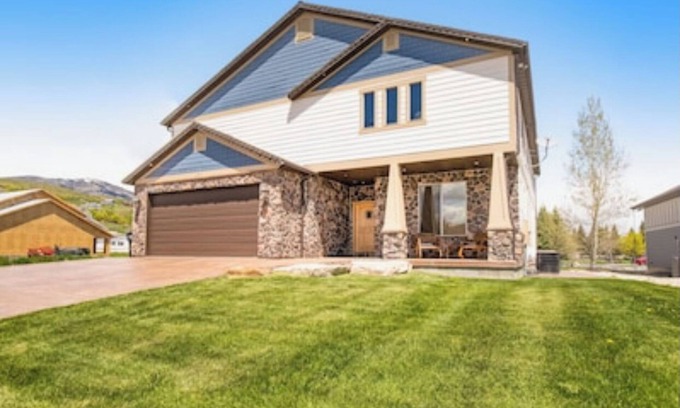 Garden City House | Big 6,700 sqft Bear Lake Vacation Home blocks from Marina, private hot tub!