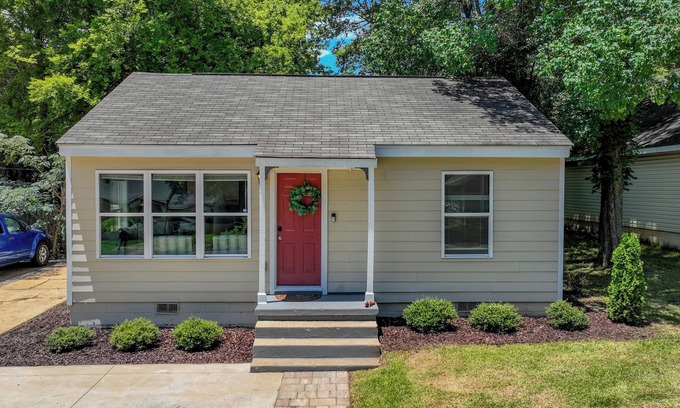 Tuscaloosa House | Big Al's Bungalow - Hot Tub! Book now for Football Season!