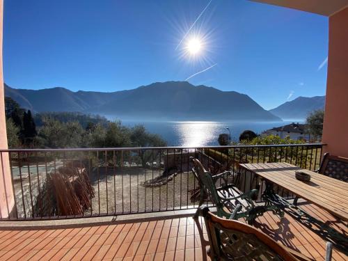 Sala Comacina Apartment | Big Apartment With Lake View and Two Bedrooms