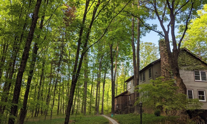 New Paltz House | Big, Beautiful Home in the Woods - 2 minutes from New Paltz Village