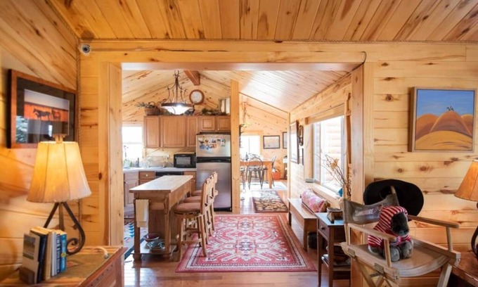 Saddlestring Cabin | Big Bounty of the Bighorns Cabin near Buffalo