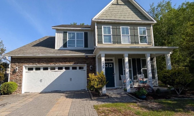 Myrtle Grove House | Big Fun in the Sun - Spacious 6 Bedroom Vacation Home in Fabulous Wilmington NC