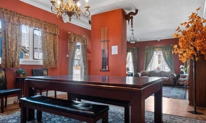 Leadville House | Big Groups - Sauna, Pool Table, Office, Pets OK