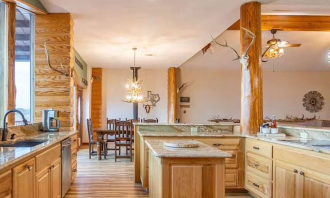 Winnie Cabin | Big House Cabin in Exotic Ranch