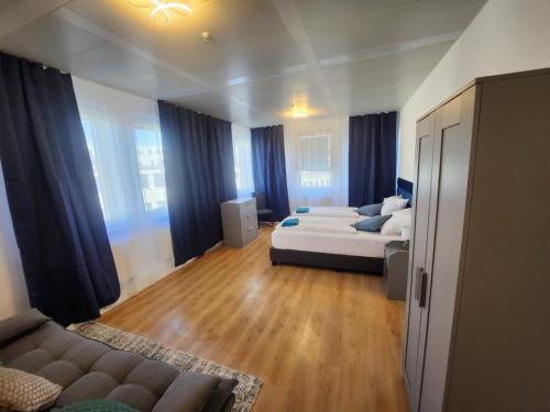 West Berlin Centre Apartment | BIG New 7Rooms City Center Lofts and Suites