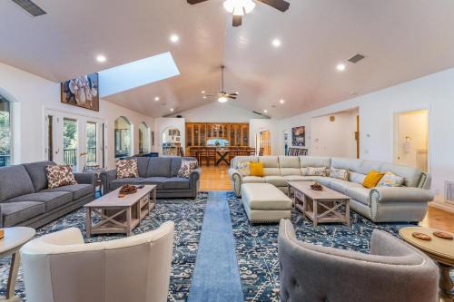 Oakhurst House | Big Oak Manor w/movie theater, hot tub, sleeping for 20
