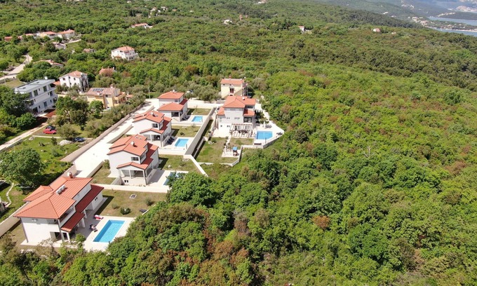 Drenje Villa | Big spacious villa with 6 rooms, beautiful terrace & swimming pool and sea view