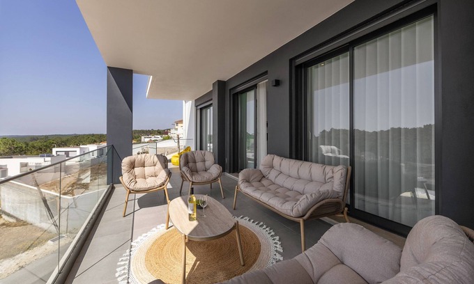 Nazare Apartment | Big Wave Sonho - w/shared Pool