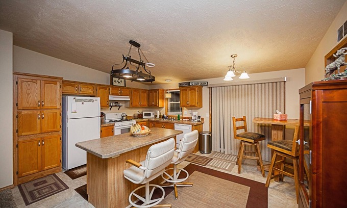 Fort Smith House | Bighorn River fly fishing - Lake bass fishing - Waterfowling - Sleeps 2 - 8