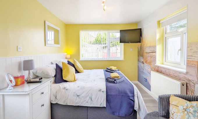 Westbourne Cottage | Bijou Haven - Emsworth - an annexe that sleeps 2 guests in 1 bedroom