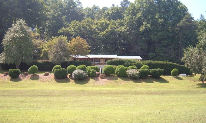 Robbinsville House | Biker Friendly, Family Friendly, Hunter & Fisherman Friendly