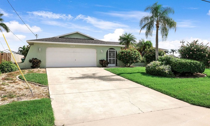 Pelican House | Billiards and Poolside Bliss Centrally located in SE Cape Coral, Pet Friendly!
