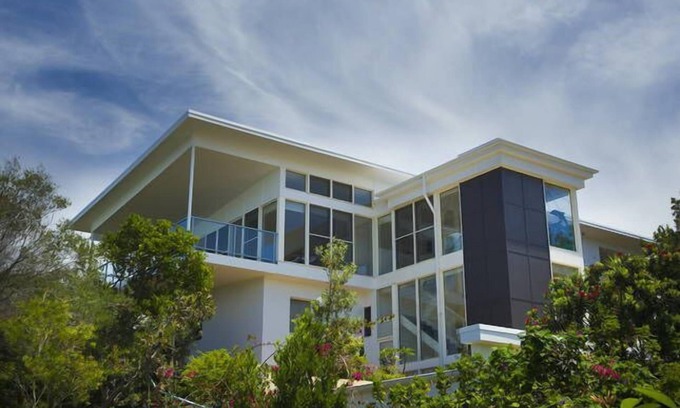 Boomerang Beach Apartment | Bills on Boomerang - 2 min walk to the beach. Awesome Views!