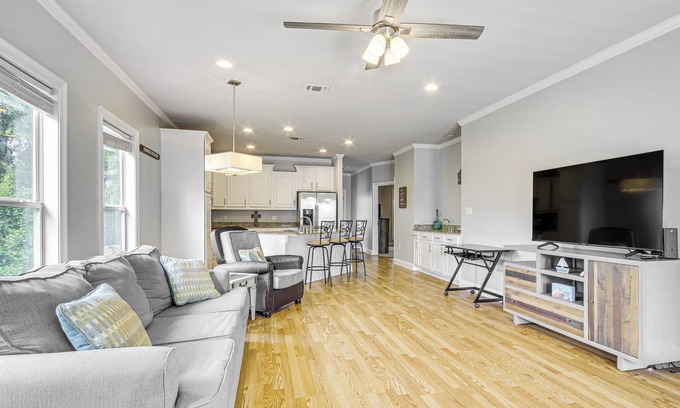 Biloxi Condo | Biloxi Condo w/Community Pool ~ Half-Mi to Beach!