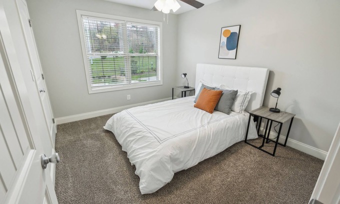 Clarksville Apartment | Biltmore Luxury 1517 #2 Townhomes l 2Bd 2 Bth