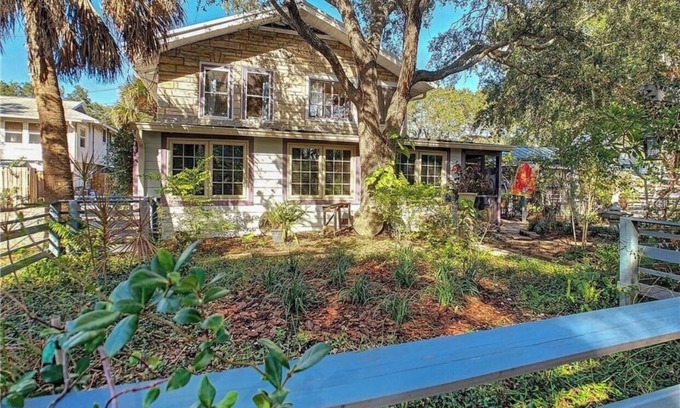 Gulfport Apartment | Bindy’s Studio Bungalow