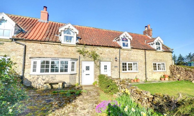 Scarborough House | Binkleys Cottage - Two Bedroom House, Sleeps 4