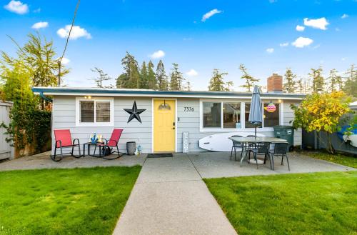 Birch Bay House | Birch Bay Retreat between creek and bay