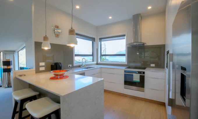 Queenstown House | Birch Haven - SPA AND VIEWS