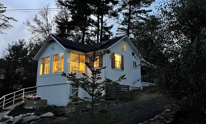 Wurtsboro Cottage | Bird Songs, Come Listen Awhile – Perfect for Remote Work & Weekend Getaways