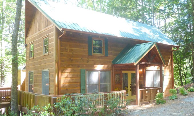 Cashes Valley Cabin | Birdsong, Blue Ridge Retreat. Quiet cabin on the river. 6 miles from Blue Ridge