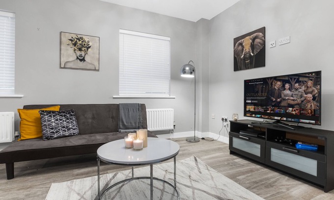 Birmingham Apartment | BIRMINGHAM !2 Bed Modern Apartment! FREE private parking Netflix