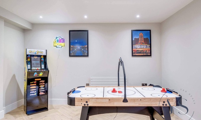 Birmingham City Centre Apartment | Birmingham 4BR Cosy Apartment - Wi-Fi + Games