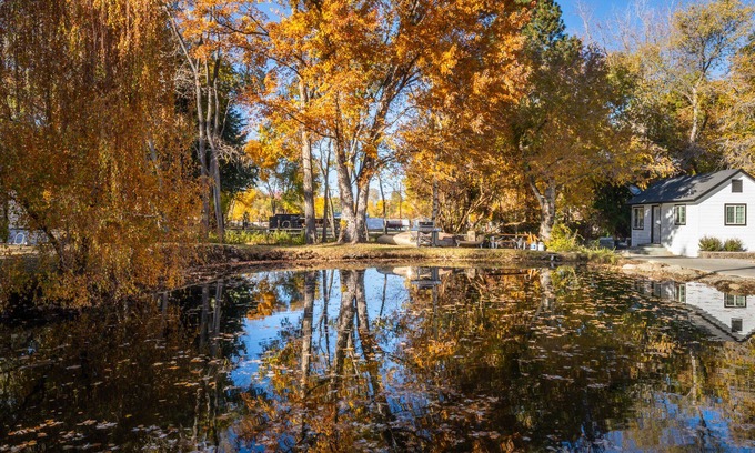 Bishop House | Bishop Creekside Rental