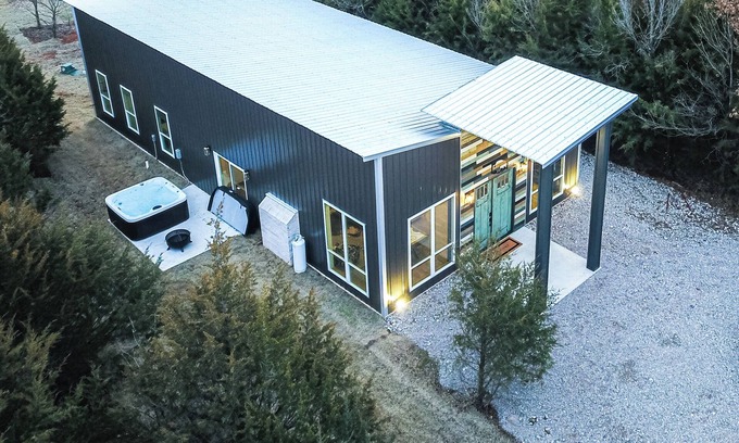 Purcell House | Bison Cabin with Hot Tub, Air Hockey & Pool Table, South of Norman