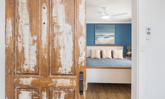 Forster Apartment | BJ Mick's Lakefront Apartment