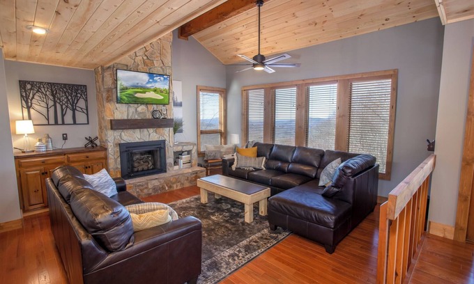 Beech Mountain Cabin | Black Bear 5BR Cabin - Hot Tub - Fire Pit - Game Room - Views! Beech Mountain