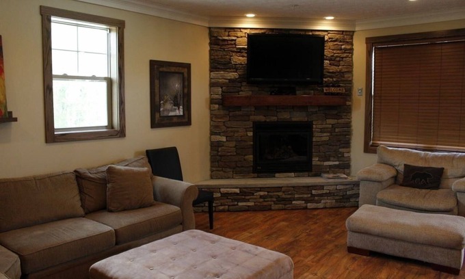 Snowshoe House | Black Bear Crossing #31 Bring the WHOLE family - 7 bedrooms = room for all! by RedAwning