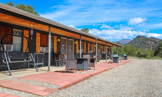 Howard Hotel | Black Bear Lodge 5