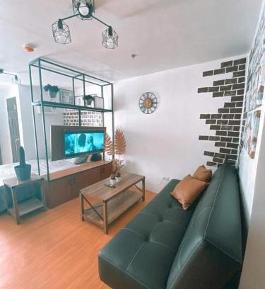 Marilao Apartment | Black & Bold - 1BR Condo 50mbpsWIFI near SM Marilao