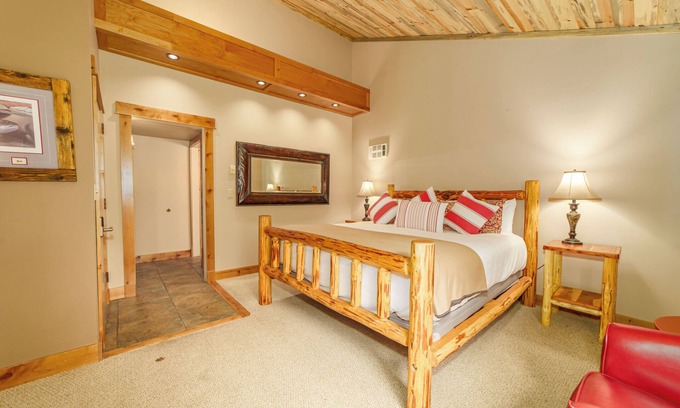 Black Butte Ranch Apartment | Black Butte Ranch Lodge Room 003