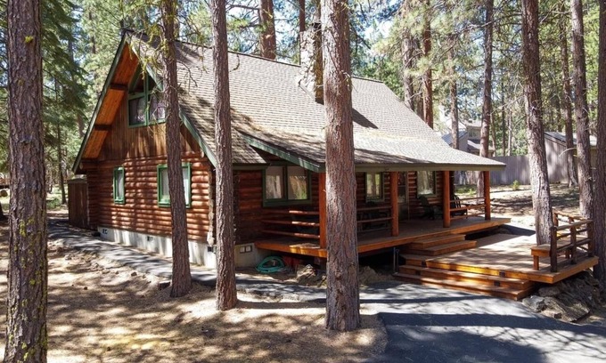 Black Butte Ranch Cabin | Black Butte Ranch Family Getaway, Short Walk to South Meadow Pool- Sleeps 12