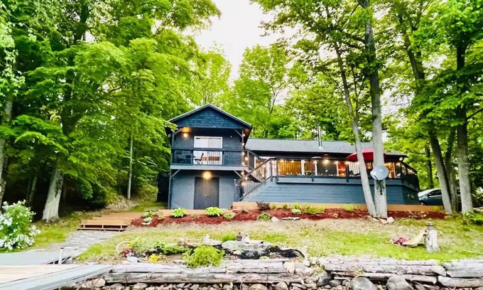 Greater Madawaska House | Black Donald Escapen