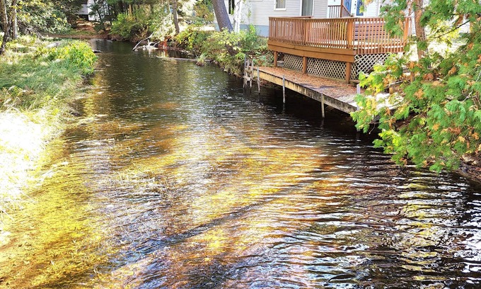 Onaway House | Black Lake's Rainy River Retreat Sleeps 12
