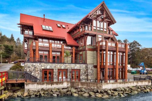 Ucluelet Apartment | Black Rock Landing
