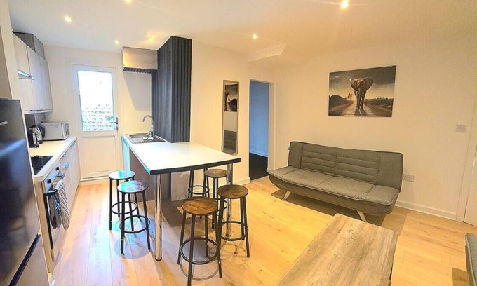Blackpool Town Center Apartment | Blackpool Abode - Suites by the Sea