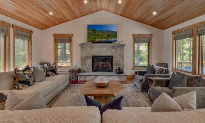 Tahoe Pines House | Blackwood Creek Chalet - TLUXP