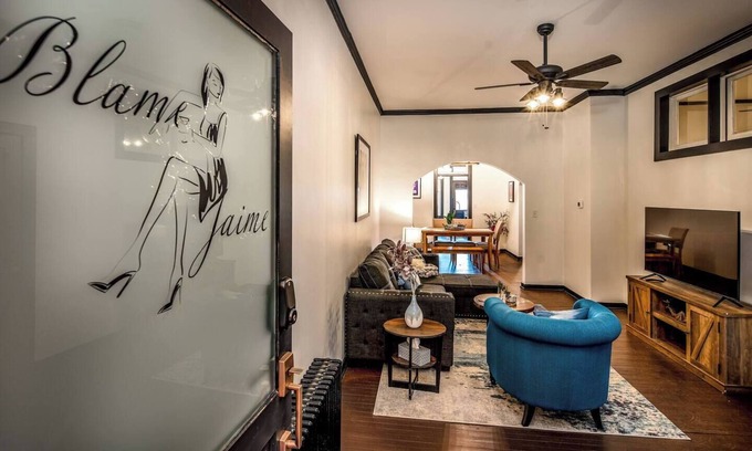 Port Clinton Apartment | “Blame Jaime” downtown, the heart of all the fun!